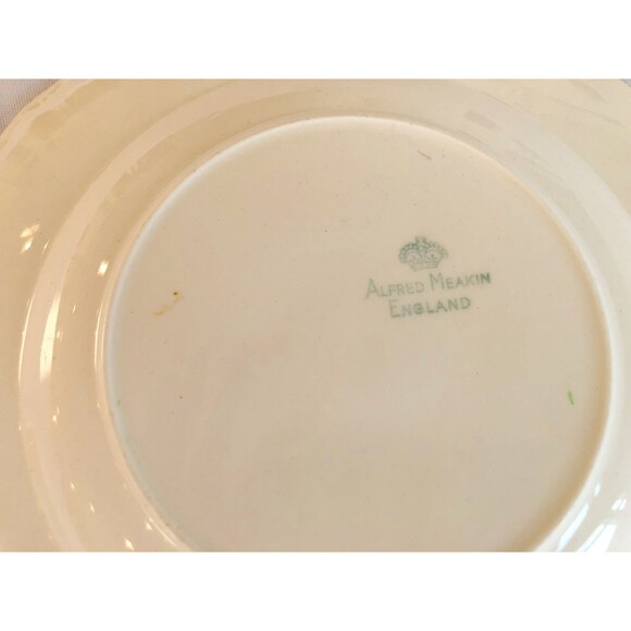 4 Piece Mixed and Matched Fine China Place Setting, Floral and Gold Rim Themed - Picture 6 of 10